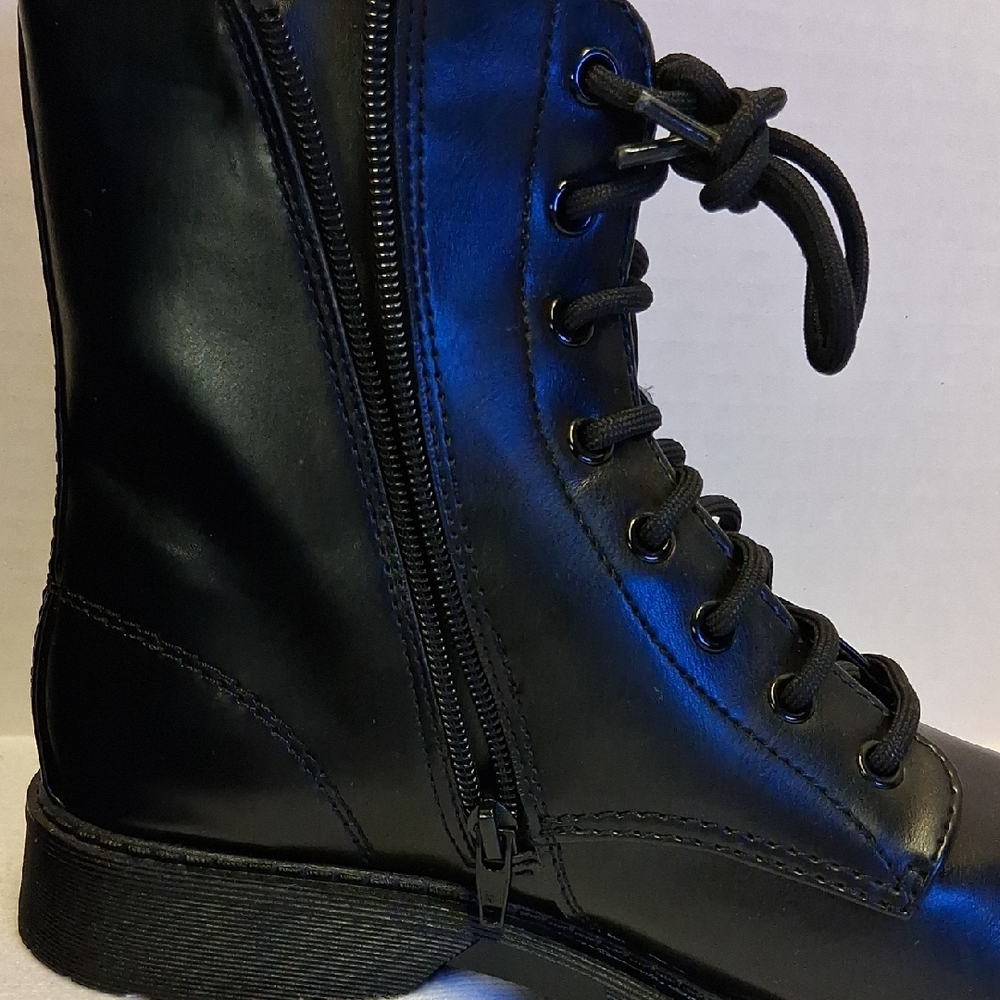 Time and Tru Black Lug Sole Boots Womens - Picture 3 of 10